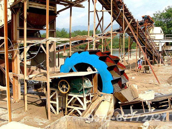 輪斗式洗砂機(jī)現(xiàn)場(chǎng)