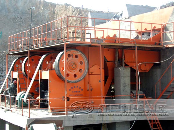 顎式破碎機(jī)客戶現(xiàn)場(chǎng)