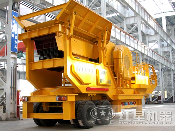 輪胎式移動煤炭破碎機(jī)設(shè)備實拍