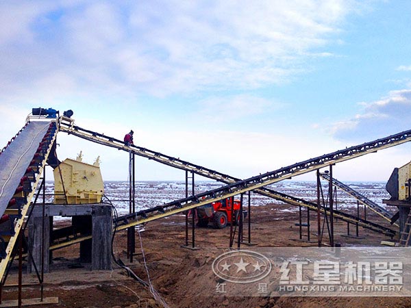 大型石料破碎設(shè)備生產(chǎn)現(xiàn)場