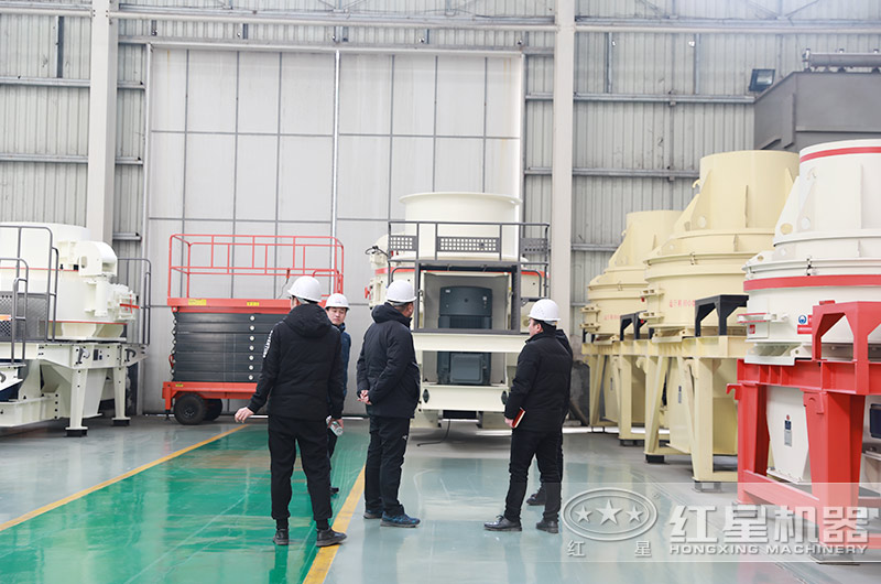 客戶來廠考察石英砂加工設(shè)備 客戶來廠考察石英砂加工設(shè)備