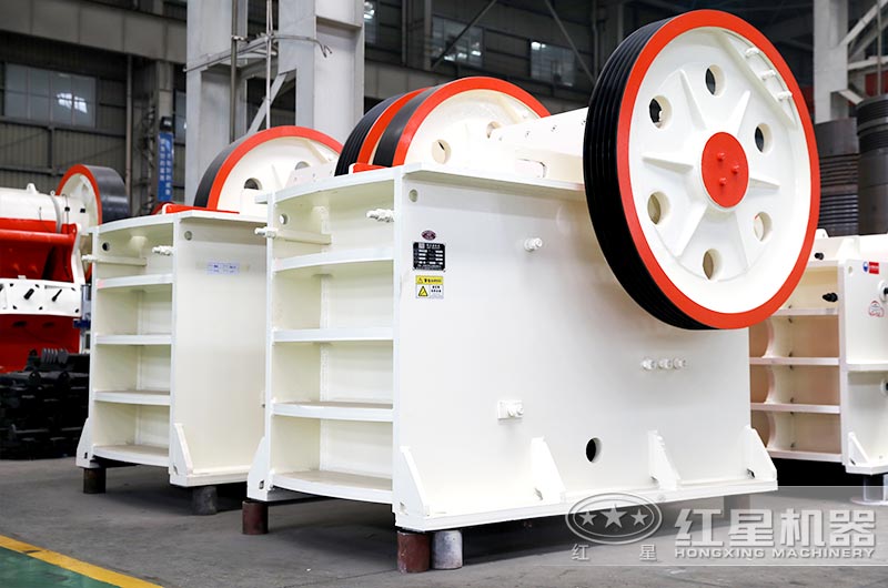 鄂式破碎機現(xiàn)場實拍圖