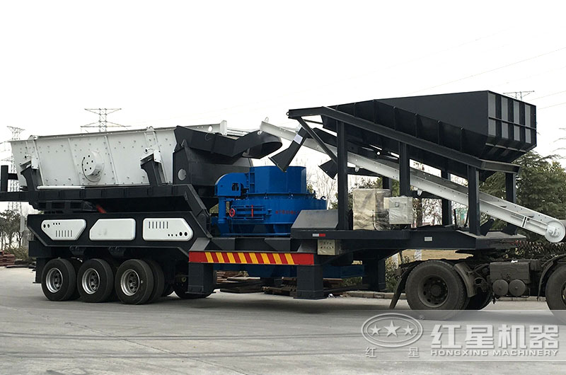 花崗巖移動(dòng)式制砂機(jī)發(fā)貨現(xiàn)場(chǎng)實(shí)拍