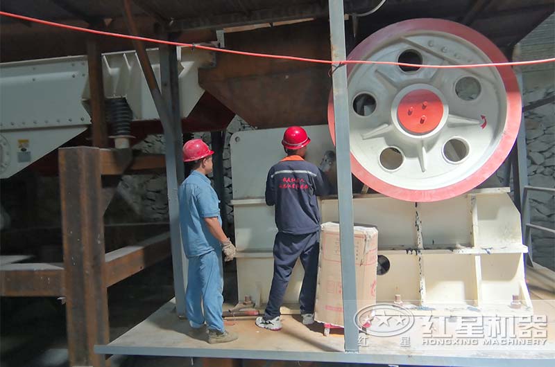 破碎機(jī)開機(jī)啟動(dòng)前要仔細(xì)檢查