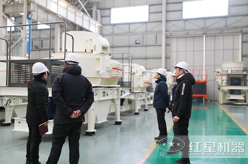 客戶來(lái)廠考察沖擊式制砂機(jī)設(shè)備 客戶來(lái)廠考察沖擊式制砂機(jī)設(shè)備