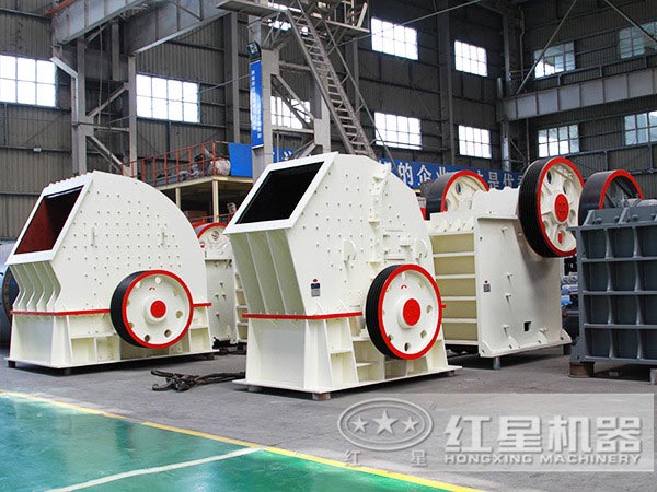 錘式制砂機(jī)車間 錘式制砂機(jī)車間