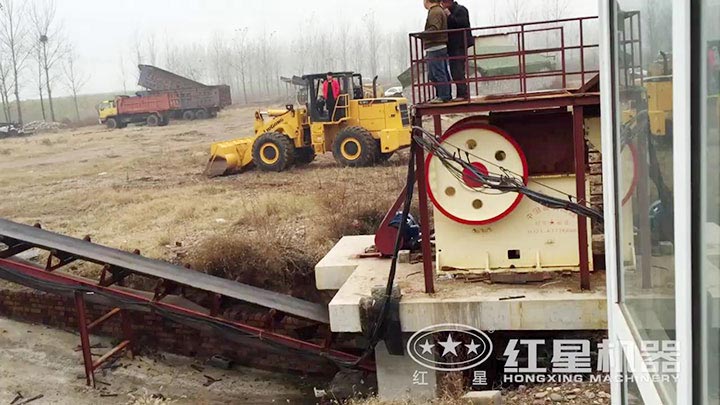 優(yōu)質(zhì)顎式破碎機(jī)生產(chǎn)過程 優(yōu)質(zhì)顎式破碎機(jī)生產(chǎn)過程