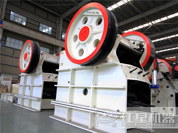 紅星機(jī)器石灰破碎機(jī)生產(chǎn)車間 紅星機(jī)器石灰破碎機(jī)生產(chǎn)車間