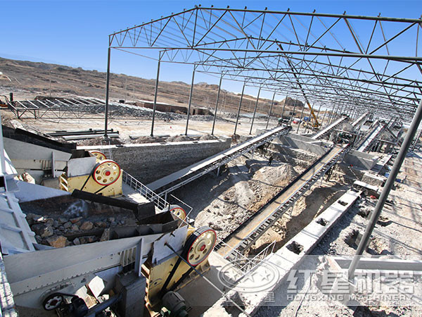 大型礦山石灰破碎現(xiàn)場(chǎng) 大型礦山石灰破碎現(xiàn)場(chǎng)