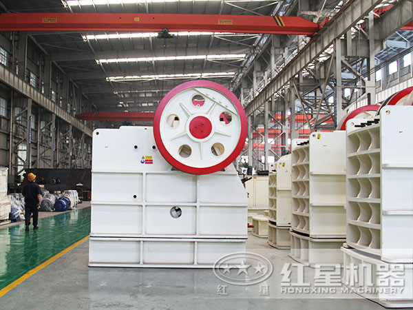 900*1200鄂式破碎機(jī)車間