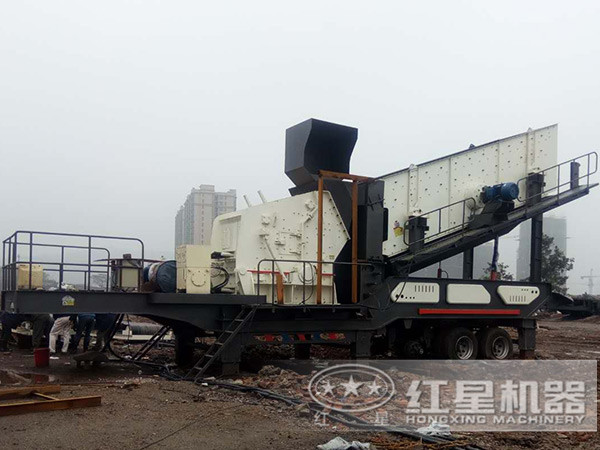 流動石子粉碎機生產現(xiàn)場