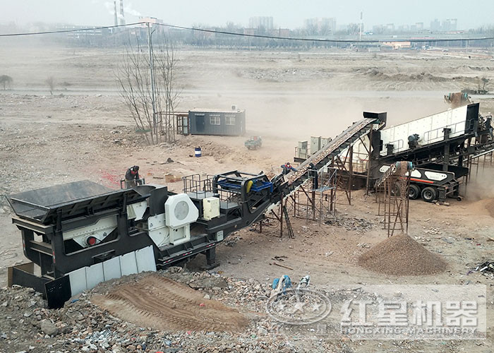 移動(dòng)砂石機(jī)作業(yè)現(xiàn)場(chǎng)