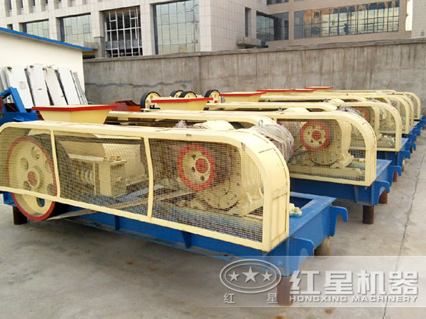對輥式破碎機(jī) 對輥式破碎機(jī)