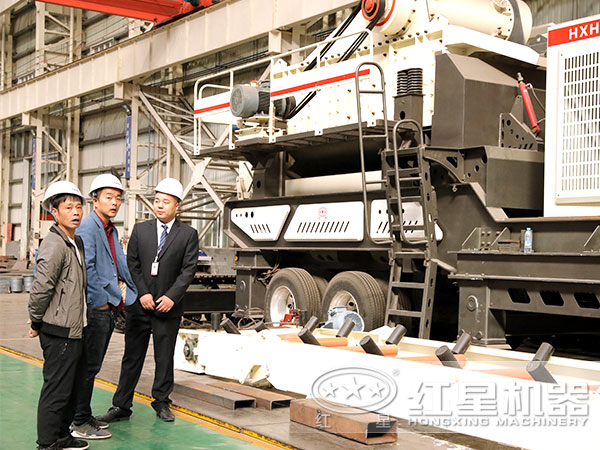 客戶參觀紅星機(jī)器生產(chǎn)車(chē)間