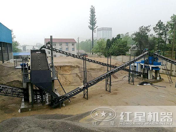 花崗巖制砂現(xiàn)場(chǎng)