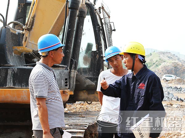 紅星技術(shù)工程師現(xiàn)場(chǎng)為用戶指導(dǎo)