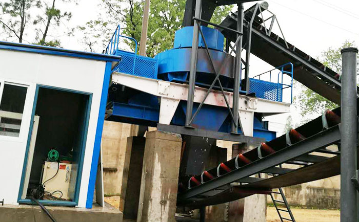 粘土制砂機(jī)作業(yè)現(xiàn)場(chǎng) 粘土制砂機(jī)作業(yè)現(xiàn)場(chǎng)