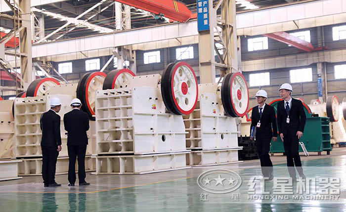 技術(shù)工程師對鵝卵石粉碎機(jī)檢測 技術(shù)工程師對鵝卵石粉碎機(jī)檢測