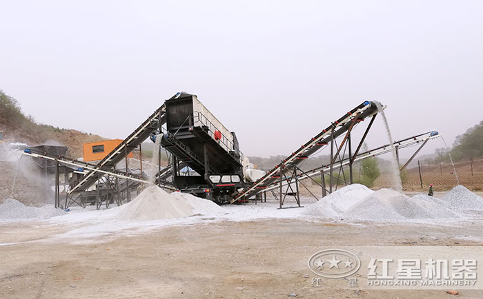 可移動(dòng)破石機(jī)客戶現(xiàn)場(chǎng)