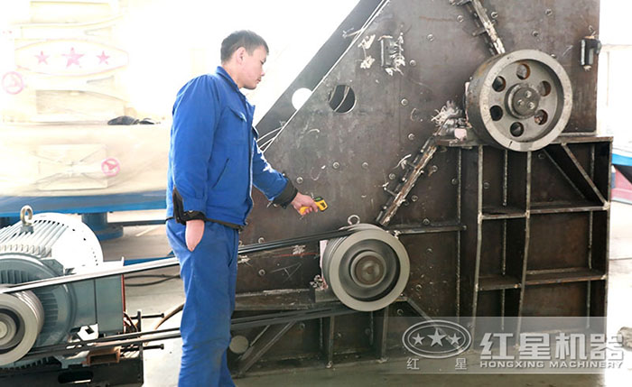 紅星雙級(jí)破碎機(jī)廠家生產(chǎn)車間