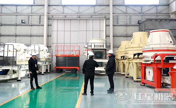 用戶來(lái)廠參觀試機(jī)