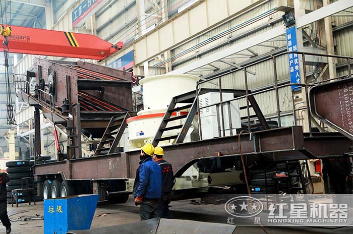 紅星移動(dòng)式花崗巖制砂機(jī)生產(chǎn)車(chē)間