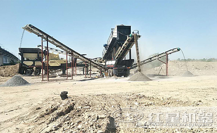 移動一體式環(huán)保粉碎制砂機(jī)多機(jī)聯(lián)合作業(yè)現(xiàn)場