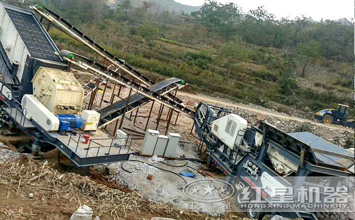 青石移動石子碎石機(jī)現(xiàn)場作業(yè)