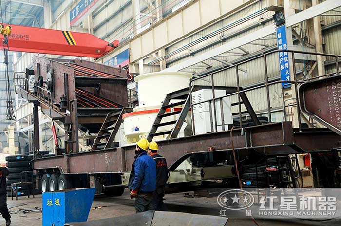 時(shí)產(chǎn)150噸的移動(dòng)式河卵石打砂機(jī) 時(shí)產(chǎn)150噸的移動(dòng)式河卵石打砂機(jī)