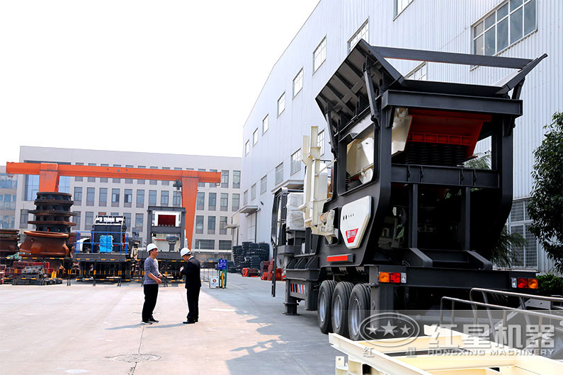 移動(dòng)破碎制砂設(shè)備用戶參觀現(xiàn)場(chǎng)