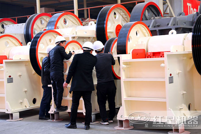 客戶到廠參觀顎式制砂機-支持帶料試機