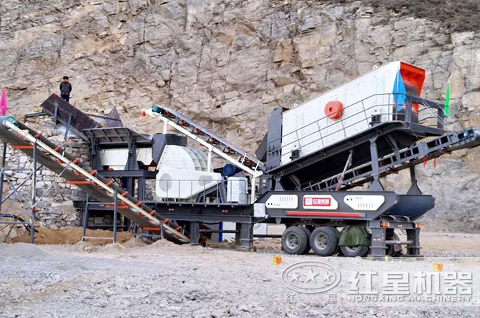 三合一移動(dòng)破石機(jī)加工現(xiàn)場(chǎng) 三合一移動(dòng)破石機(jī)加工現(xiàn)場(chǎng)