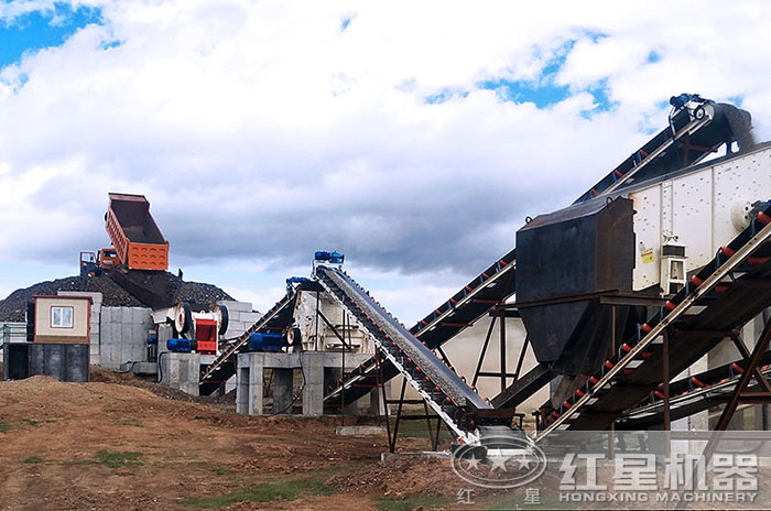 時產(chǎn)100-200噸石料生產(chǎn)線現(xiàn)場 時產(chǎn)100-200噸石料生產(chǎn)線現(xiàn)場