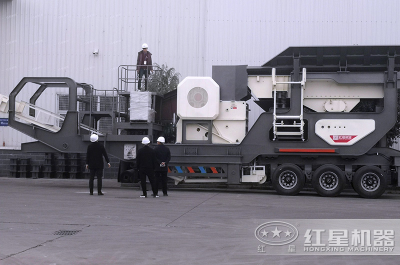 絡繹不絕的客戶到紅星廠區(qū)考察移動鄂破