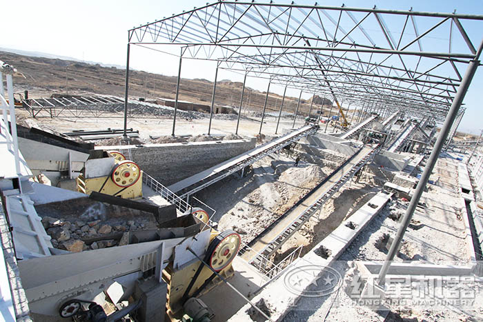 紅星日產(chǎn)2000噸大型打石機(jī)作業(yè)現(xiàn)場 紅星日產(chǎn)2000噸大型打石機(jī)作業(yè)現(xiàn)場