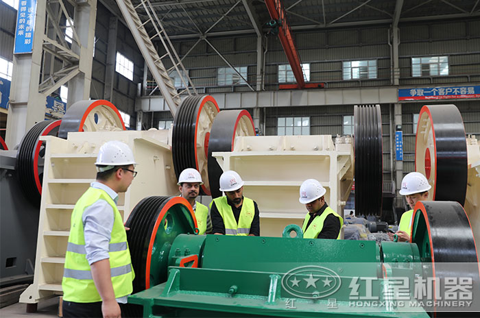 印度用戶(hù)來(lái)紅星廠區(qū)參觀試機(jī) 印度用戶(hù)來(lái)紅星廠區(qū)參觀試機(jī)