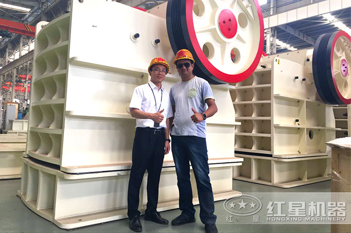 用戶來廠參觀試機(jī) 用戶來廠參觀試機(jī)