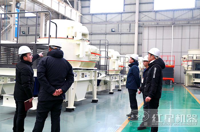 用戶(hù)來(lái)廠參觀制砂機(jī)設(shè)備 用戶(hù)來(lái)廠參觀制砂機(jī)設(shè)備