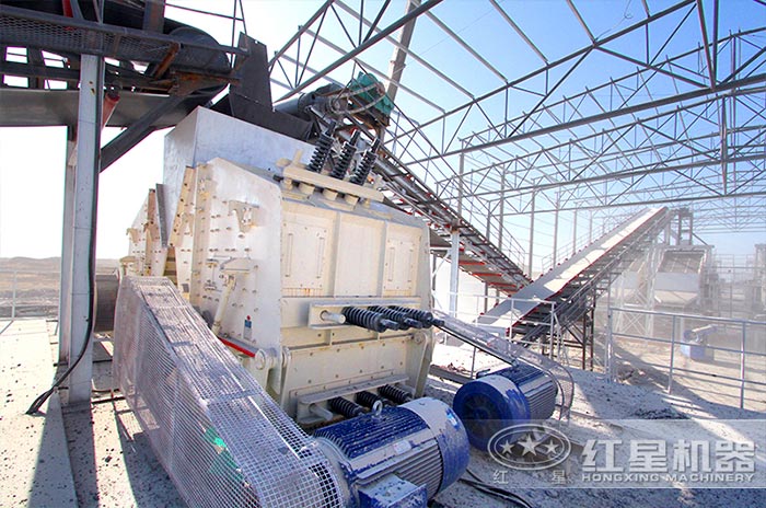 河北大型砂石場礦山破碎機現(xiàn)場 河北大型砂石場礦山破碎機現(xiàn)場