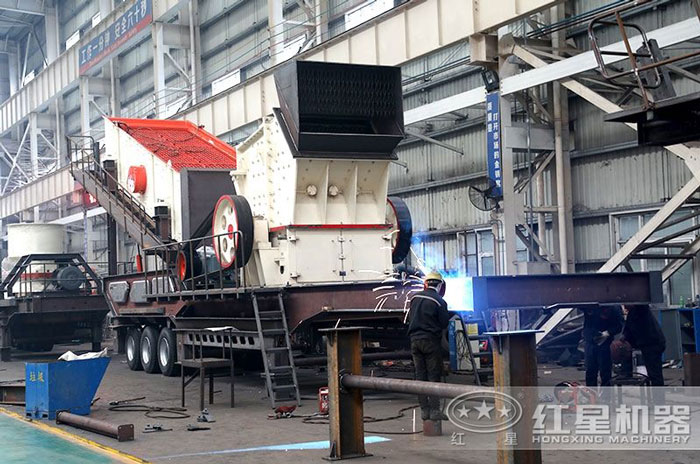 紅星機(jī)器專業(yè)化移動(dòng)破碎機(jī)生產(chǎn)車間