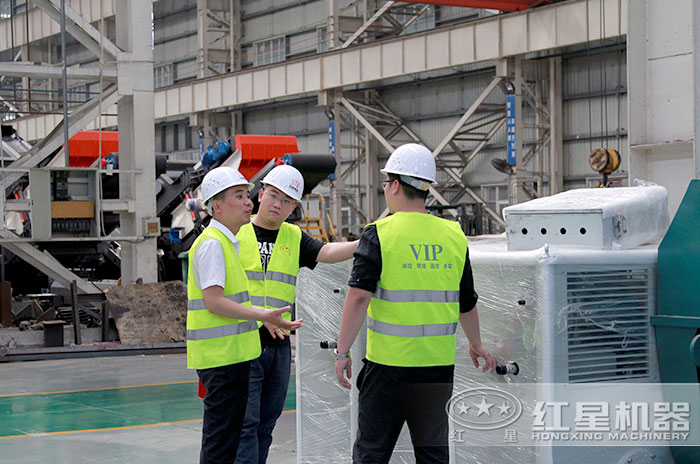 用戶來(lái)紅星廠區(qū)參觀試機(jī)