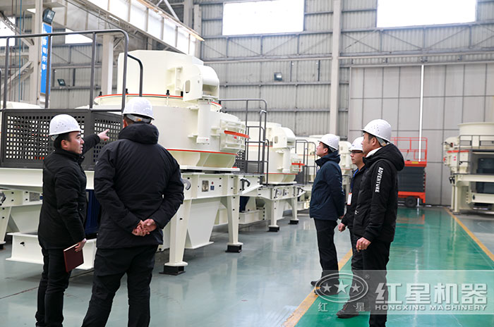 用戶來廠參觀考察，定制移動制砂機