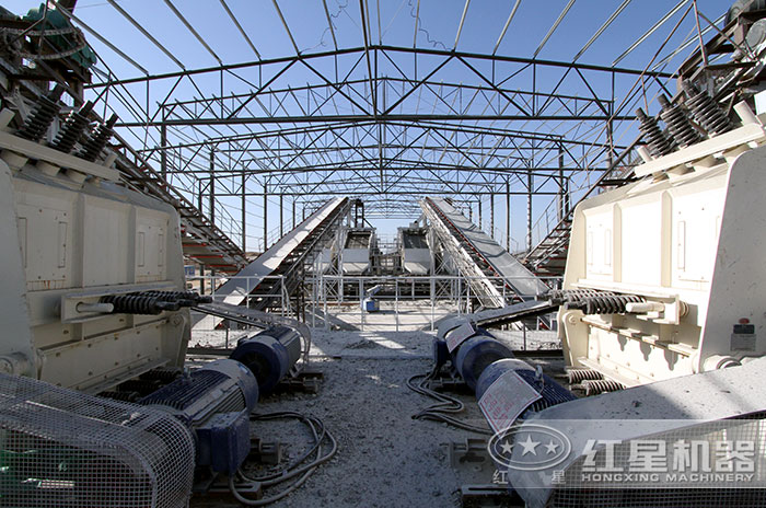 大型石料破碎機作業(yè)現(xiàn)場