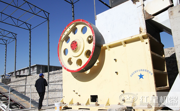 可以時(shí)產(chǎn)1000噸的碎石機(jī)加工現(xiàn)場(chǎng) 可以時(shí)產(chǎn)1000噸的碎石機(jī)加工現(xiàn)場(chǎng)