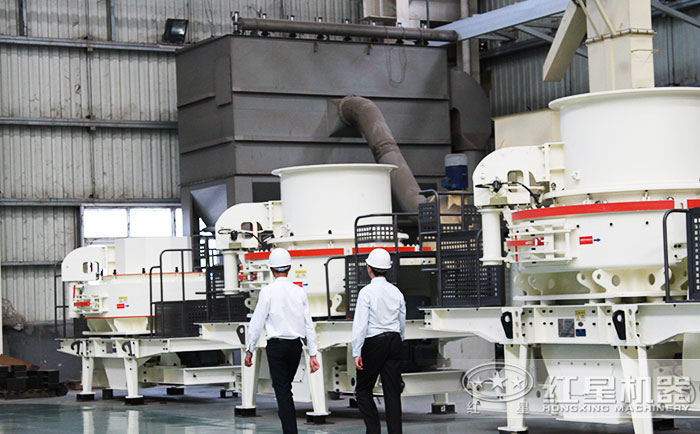 客戶(hù)到紅星機(jī)廠區(qū)參觀考察設(shè)備