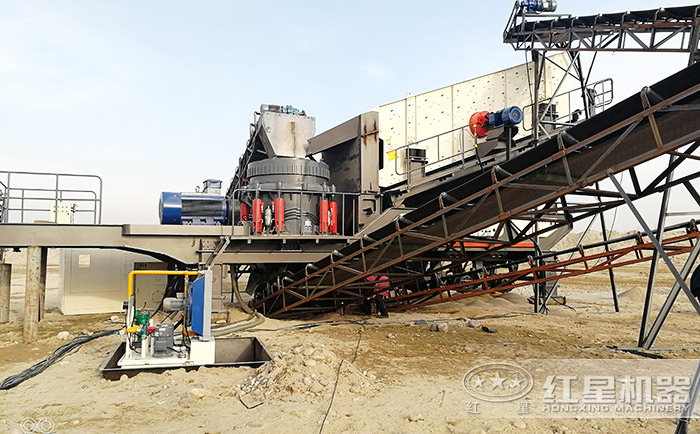 新型石子破碎機現(xiàn)場穩(wěn)固快速的破碎加工