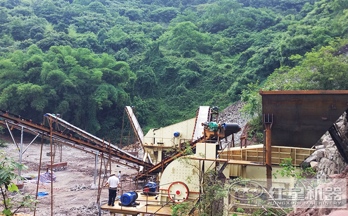 重錘式破碎機(jī)生產(chǎn)加工現(xiàn)場 重錘式破碎機(jī)生產(chǎn)加工現(xiàn)場