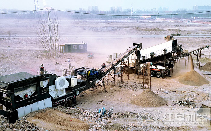 移動破碎設(shè)備現(xiàn)場作業(yè)  移動破碎設(shè)備現(xiàn)場作業(yè)