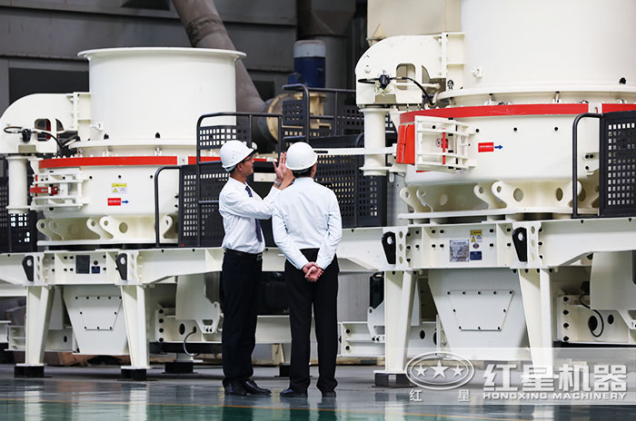 客戶到紅星機器廠區(qū)參觀考察HVI制砂機