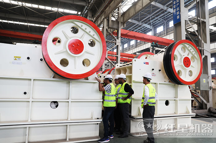客戶來紅星機器參觀考察顎破設(shè)備 客戶來紅星機器參觀考察顎破設(shè)備